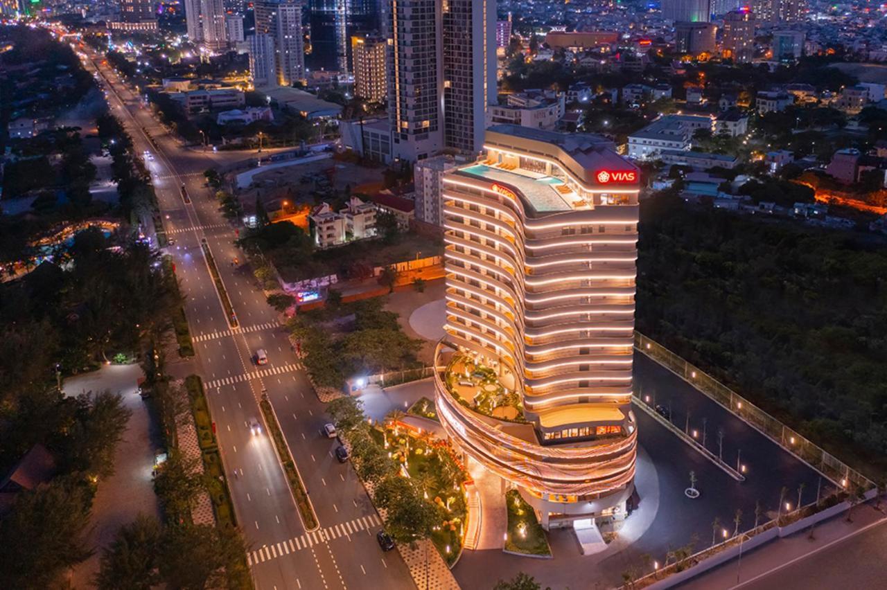 Vias Hotel Vung Tau - Transportation Included Luaran gambar The hotel at night
