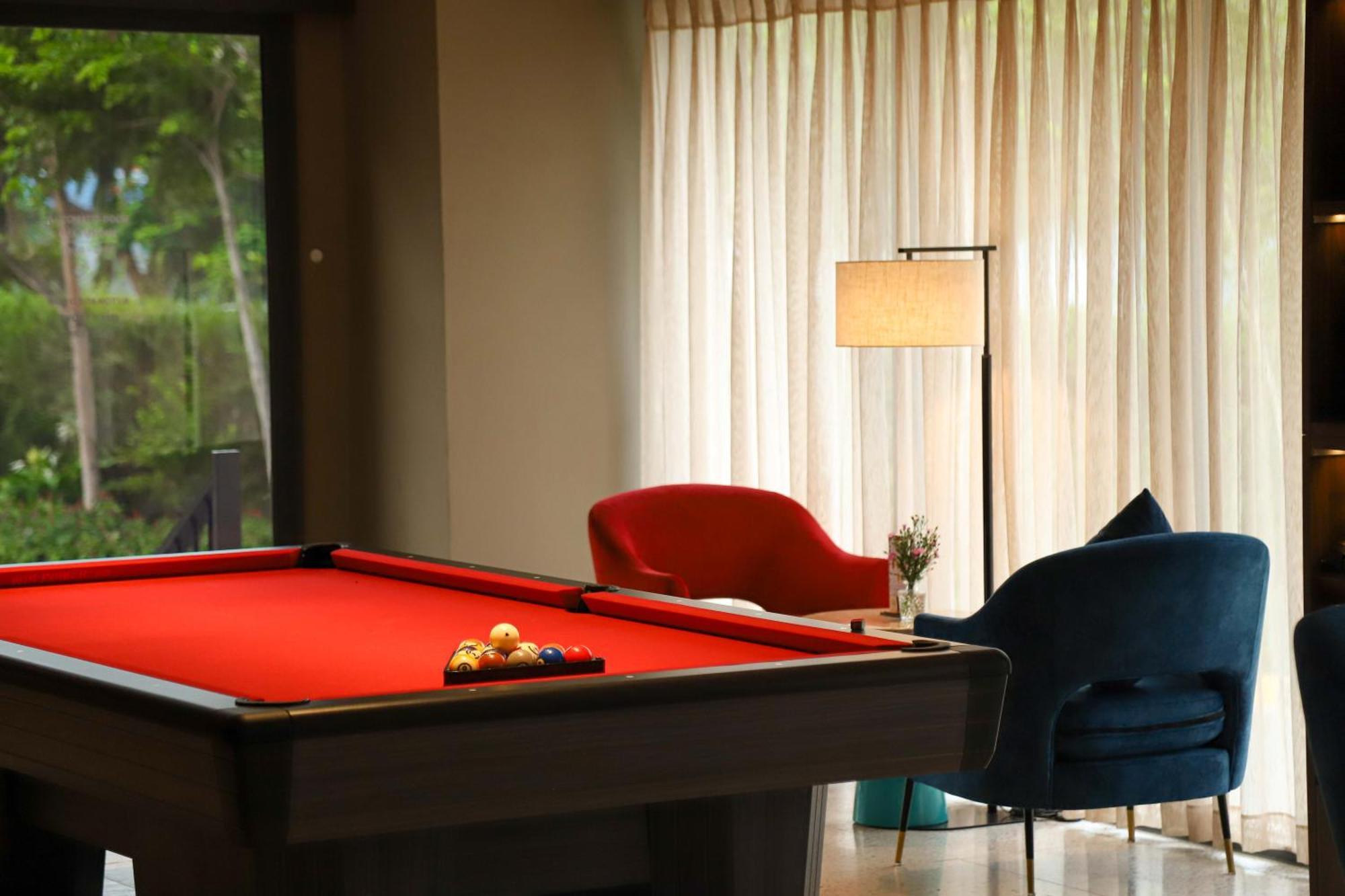 Vias Hotel Vung Tau - Transportation Included Luaran gambar A pool table