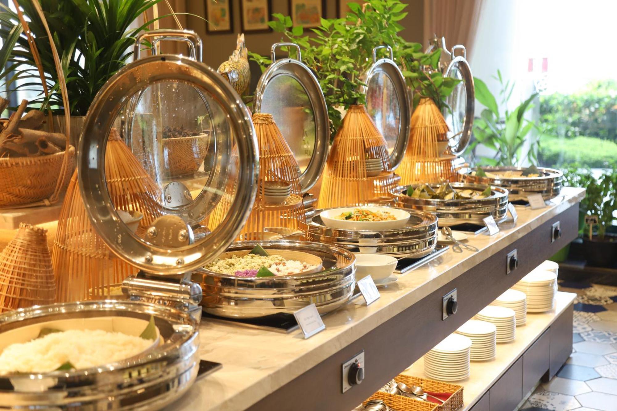 Vias Hotel Vung Tau - Transportation Included Luaran gambar A buffet at a hotel